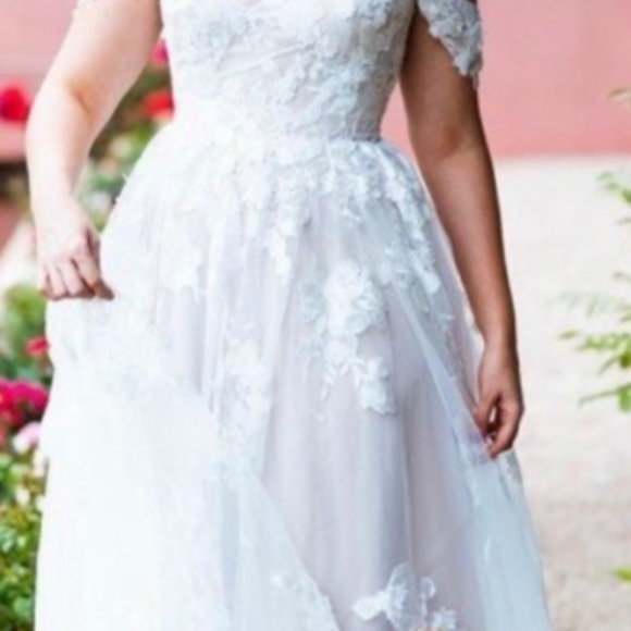 Wedding gown size 12/14 - Picture 6 of 8